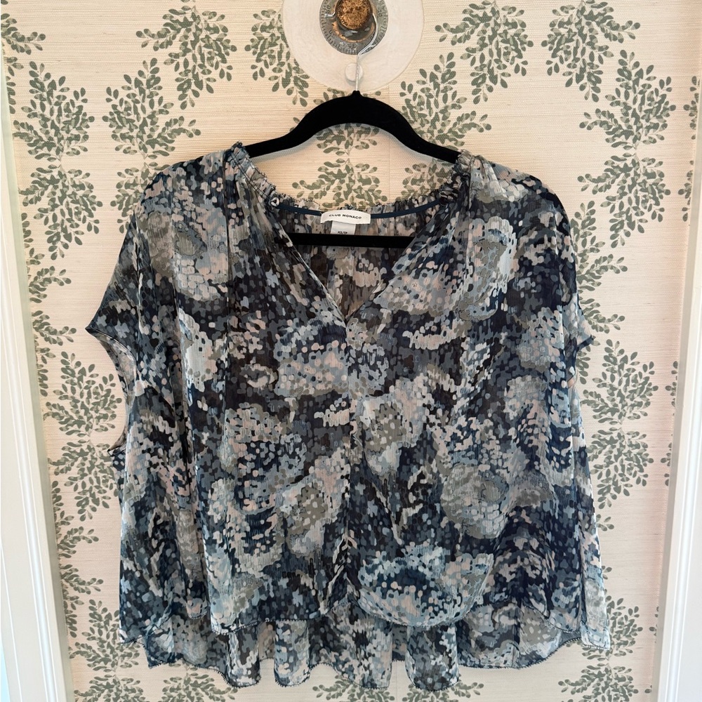 Club Monaco Gray and Blue Boxy Short Sleeve Blouse